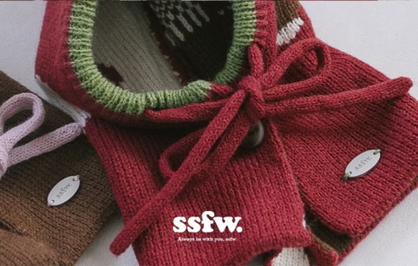 SSFW | 聖誕新年必備小紅帽斗篷領巾(S-L) 寵物服飾,寵物選品,韓國寵物服飾,狗衣服,貓衣服,韓國寵物品牌,寵物有機棉,韓國寵物選品,韓國寵物秋冬選品,寵物可愛上衣,寵物胸背衣,SSFW,BITEME,寵物保暖,寵物四腳衣