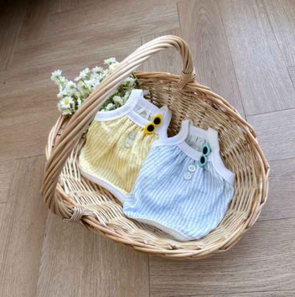 預購0419收單 | 夏季直條紋鈕扣吊嘎(附墨鏡小髮夾)(S-XL) 寵物服飾,寵物選品,韓國寵物服飾,狗衣服,貓衣服,韓國寵物品牌,寵物有機棉,韓國寵物選品,韓國寵物春夏選品,寵物領巾