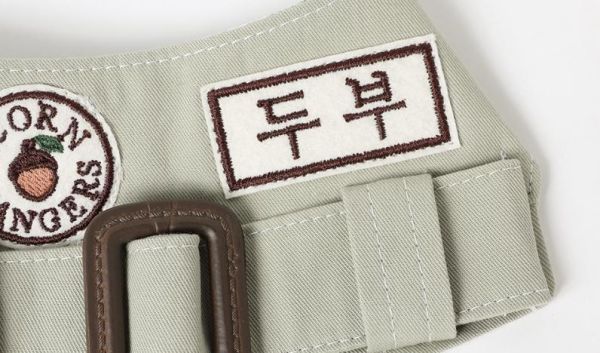 預購 |  Epeels 橡實遠征隊姓名披肩(S-4XL下單請備註刺繡內容) 寵物服飾,寵物選品,韓國寵物服飾,狗衣服,貓衣服,韓國寵物品牌,韓國寵物選品,韓國寵物春夏選品,寵物名牌,寵物客製商品,EPEELS,胸背裝飾