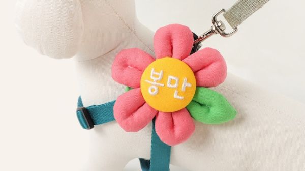 預購 |  Epeels 基本款純色花胸背裝飾(下單請備註刺繡內容) 寵物服飾,寵物選品,韓國寵物服飾,狗衣服,貓衣服,韓國寵物品牌,韓國寵物選品,韓國寵物春夏選品,寵物名牌,寵物客製商品