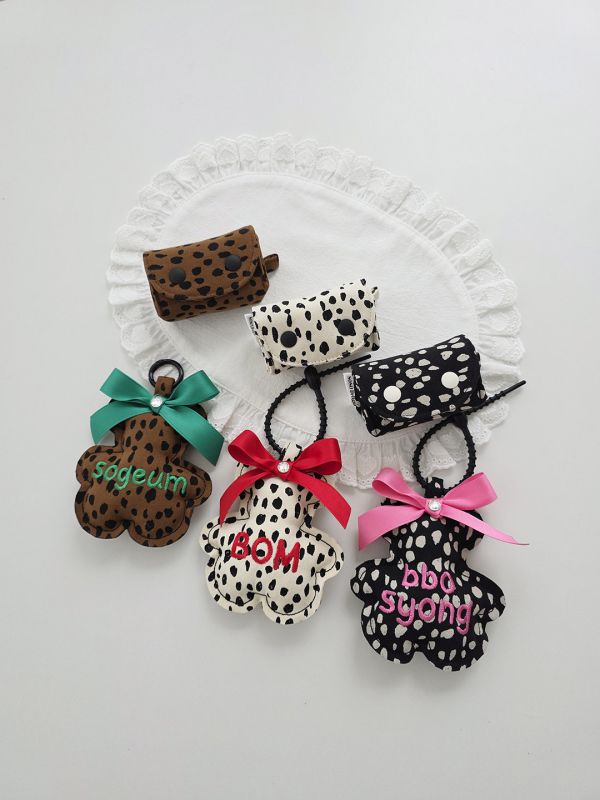 預購1012收單 | SOSO Delight 秋冬款小熊刺繡包包掛飾 寵物服飾,寵物選品,韓國寵物服飾,狗衣服,貓衣服,韓國寵物品牌,韓國手作品牌,毛孩名牌