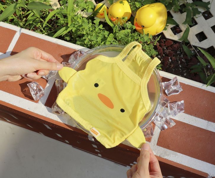 DRRR | 黃色小鴨涼感吊嘎(L-2XL) 寵物服飾,寵物選品,韓國寵物服飾,狗衣服,貓衣服,韓國寵物品牌,寵物有機棉,韓國寵物選品,韓國寵物春夏選品,寵物可愛上衣,寵物涼感,防蟲涼感抗菌,寵物胸背衣