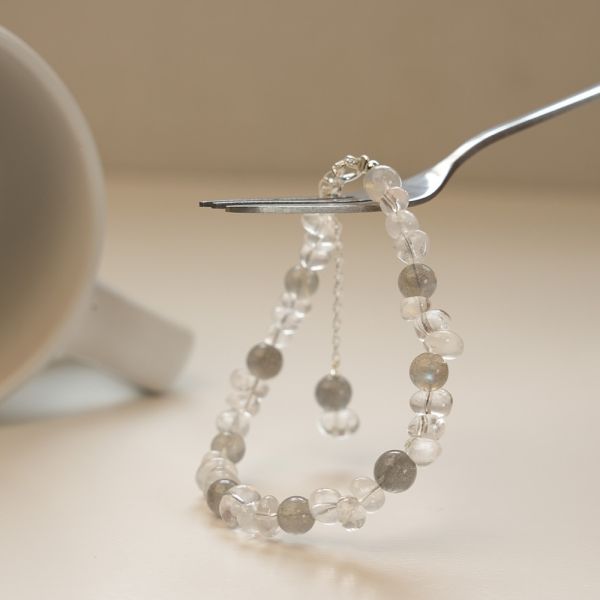 清冷女伶 拉長石白水晶 手串手鍊 韓系純銀手鍊,S925抗敏手環,簡約手鍊推薦,女生日常百搭手鍊,情侶手鍊純銀,姐妹手鍊禮物,純銀手環,韓系風格,個性手鍊推薦