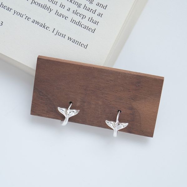 夕陽人魚 易扣耳環 韓系純銀耳環,S925抗敏耳釘,女生氣質耳環推薦,小巧純銀耳環,抗敏耳環不過敏,百搭日常耳環,簡約韓系耳飾