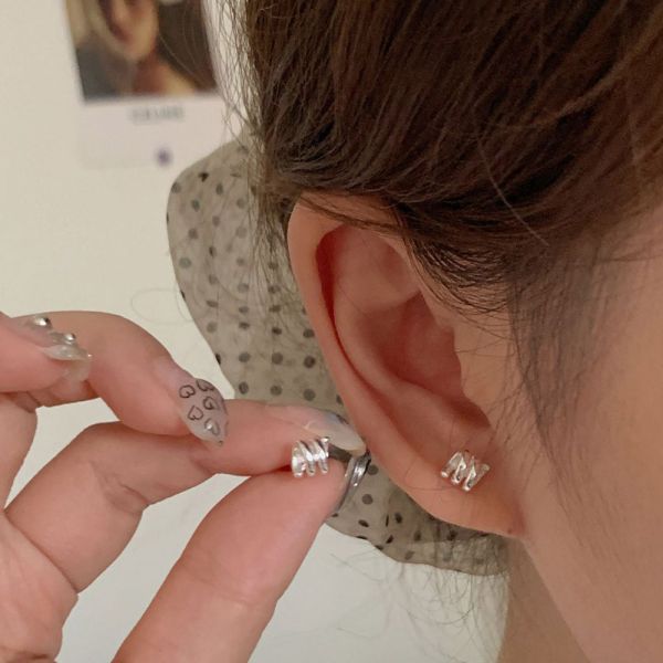 小彈簧 迷你純銀小耳釘 韓系純銀耳環,S925抗敏耳釘,女生氣質耳環推薦,小巧純銀耳環,抗敏耳環不過敏,百搭日常耳環,簡約韓系耳飾