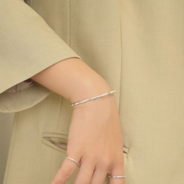 麻繩捲 純銀手鐲 韓系純銀手鍊,S925抗敏手環,簡約手鍊推薦,女生日常百搭手鍊,情侶手鍊純銀,姐妹手鍊禮物,純銀手環,韓系風格,個性手鍊推薦