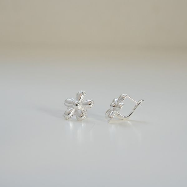 花花滾邊圓珠 易扣耳環 韓系純銀耳環,S925抗敏耳釘,女生氣質耳環推薦,小巧純銀耳環,抗敏耳環不過敏,百搭日常耳環,簡約韓系耳飾