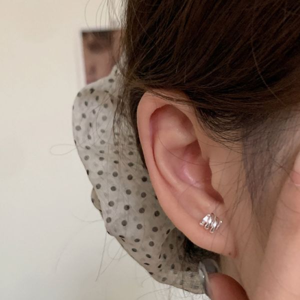 小彈簧 迷你純銀小耳釘 韓系純銀耳環,S925抗敏耳釘,女生氣質耳環推薦,小巧純銀耳環,抗敏耳環不過敏,百搭日常耳環,簡約韓系耳飾