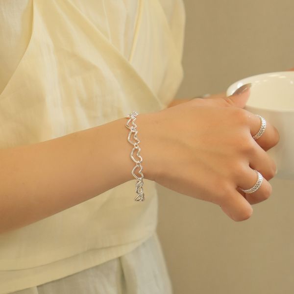很多很多愛心的 純銀手鍊 韓系純銀手鍊,S925抗敏手環,簡約手鍊推薦,女生日常百搭手鍊,情侶手鍊純銀,姐妹手鍊禮物,純銀手環,韓系風格,個性手鍊推薦