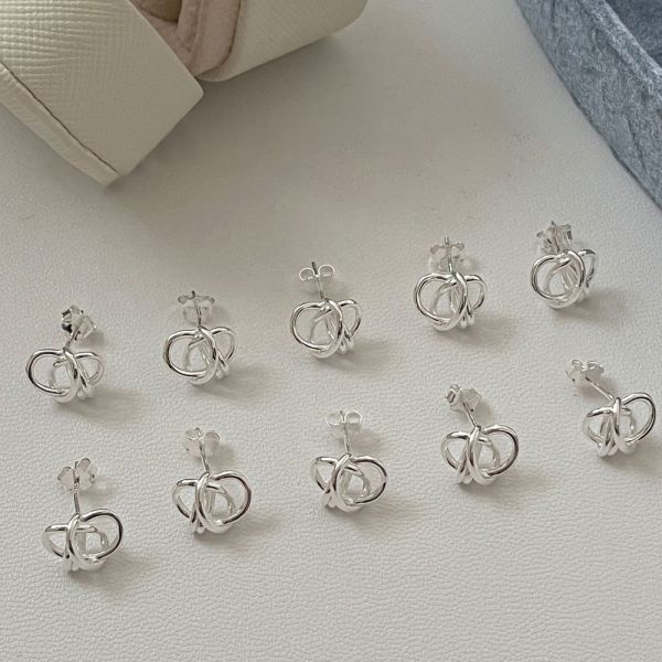 愛心線條纏繞耳釘 
