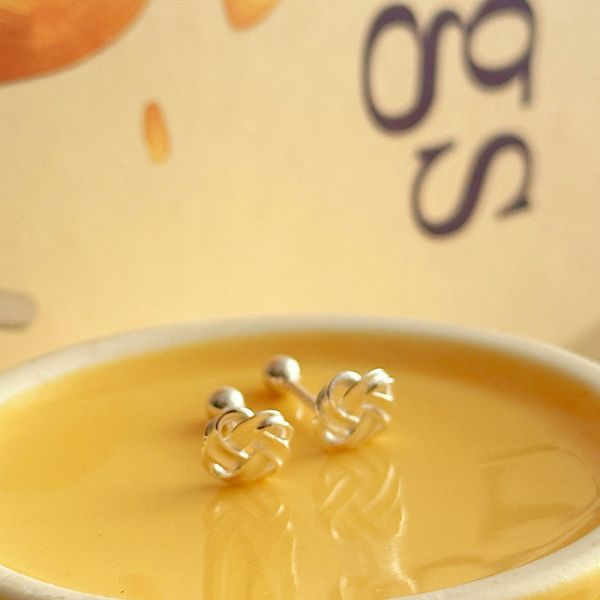 時髦圓結 純銀轉珠耳釘 單支售 韓系純銀耳環,S925抗敏耳釘,女生氣質耳環推薦,小巧純銀耳環,抗敏耳環不過敏,百搭日常耳環,簡約韓系耳飾