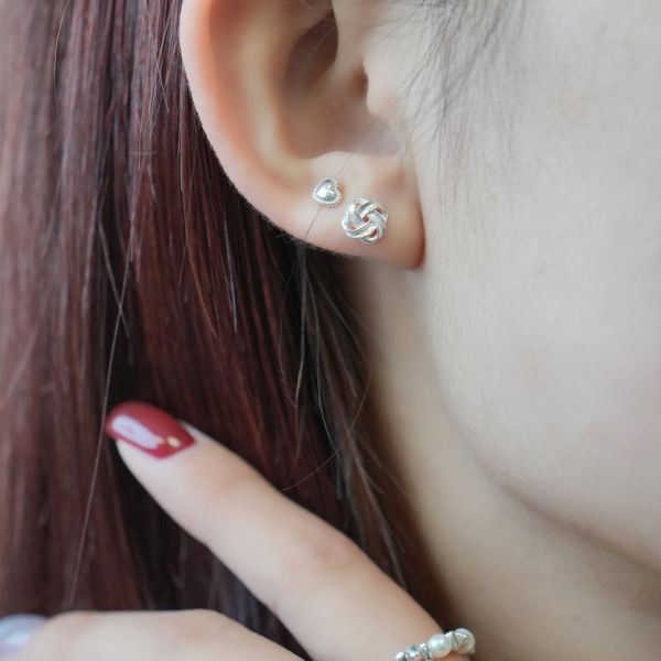 時髦圓結 純銀轉珠耳釘 單支售 韓系純銀耳環,S925抗敏耳釘,女生氣質耳環推薦,小巧純銀耳環,抗敏耳環不過敏,百搭日常耳環,簡約韓系耳飾