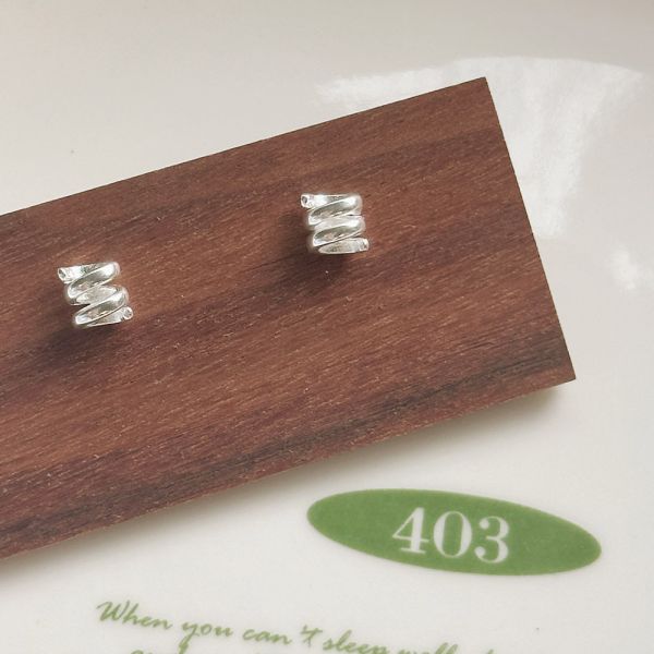 小彈簧 迷你純銀小耳釘 韓系純銀耳環,S925抗敏耳釘,女生氣質耳環推薦,小巧純銀耳環,抗敏耳環不過敏,百搭日常耳環,簡約韓系耳飾