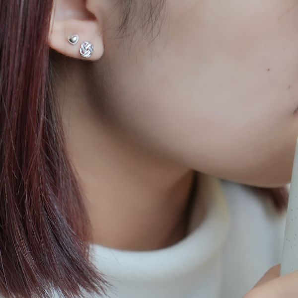 時髦圓結 純銀轉珠耳釘 單支售 韓系純銀耳環,S925抗敏耳釘,女生氣質耳環推薦,小巧純銀耳環,抗敏耳環不過敏,百搭日常耳環,簡約韓系耳飾