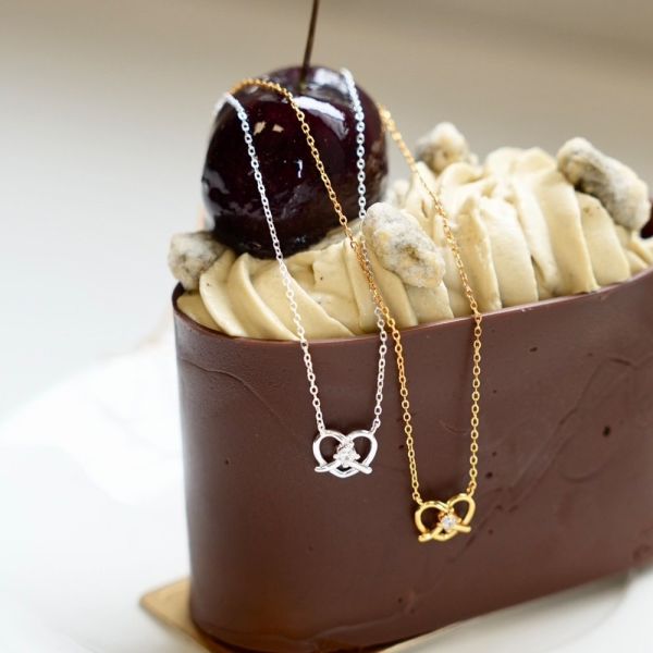 鎖骨間的悸動時刻項鍊 