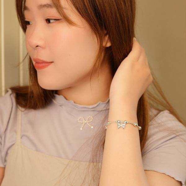 歐若拉 蝴蝶結純銀彈性手鍊 韓系純銀手鍊,S925抗敏手環,簡約手鍊推薦,女生日常百搭手鍊,情侶手鍊純銀,姐妹手鍊禮物,純銀手環,韓系風格,個性手鍊推薦