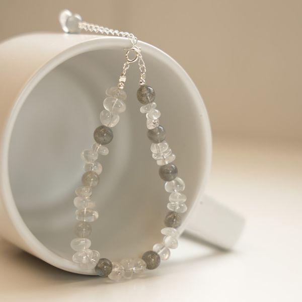 清冷女伶 拉長石白水晶 手串手鍊 韓系純銀手鍊,S925抗敏手環,簡約手鍊推薦,女生日常百搭手鍊,情侶手鍊純銀,姐妹手鍊禮物,純銀手環,韓系風格,個性手鍊推薦