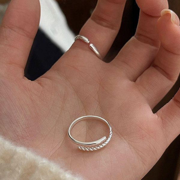 本期最推！極細交錯百搭 純銀戒指 