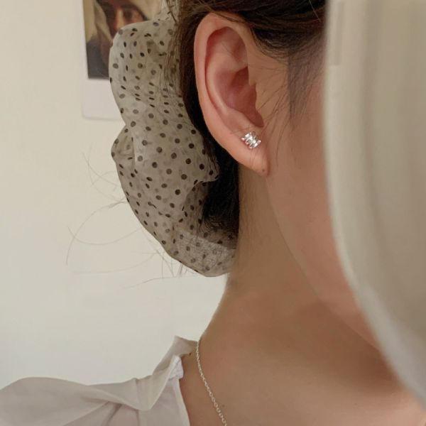 小彈簧 迷你純銀小耳釘 韓系純銀耳環,S925抗敏耳釘,女生氣質耳環推薦,小巧純銀耳環,抗敏耳環不過敏,百搭日常耳環,簡約韓系耳飾