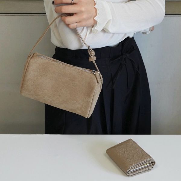 秋冬必備麂皮小包 