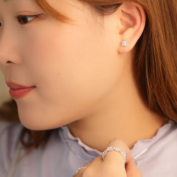 溫柔小碎花 純銀耳釘 韓系純銀耳環,S925抗敏耳釘,女生氣質耳環推薦,小巧純銀耳環,抗敏耳環不過敏,百搭日常耳環,簡約韓系耳飾