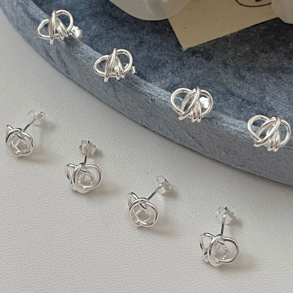愛心線條纏繞耳釘 