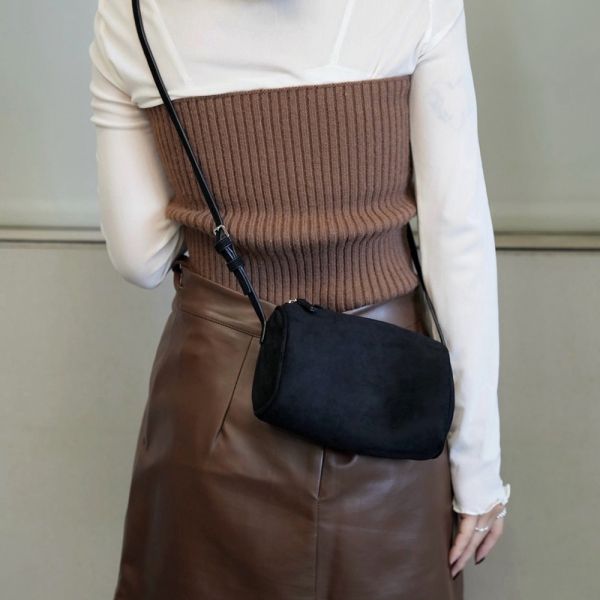 秋冬必備麂皮小包 