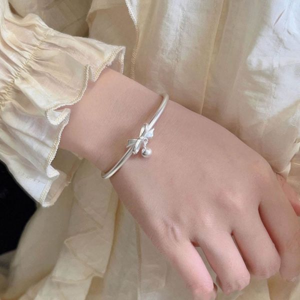 質感霧銀 蝴蝶結鈴鐺設計 