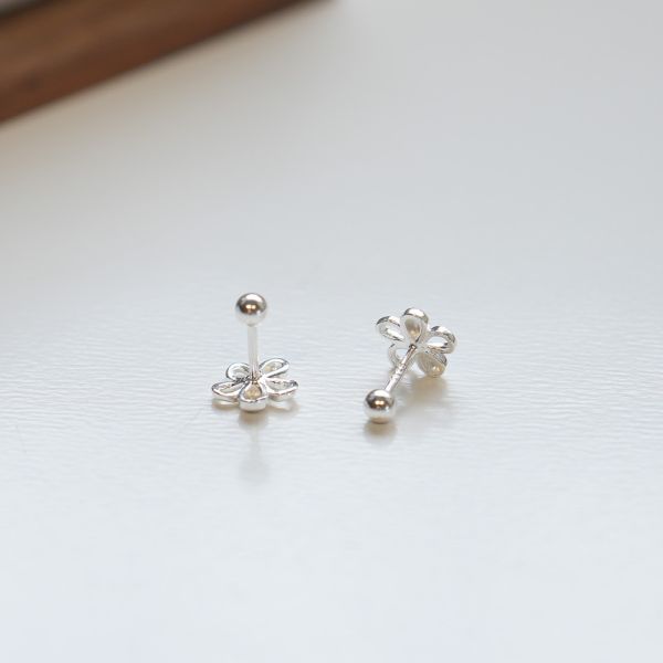 很特別的小花！ 純銀轉珠耳環 韓系純銀耳環,S925抗敏耳釘,女生氣質耳環推薦,小巧純銀耳環,抗敏耳環不過敏,百搭日常耳環,簡約韓系耳飾