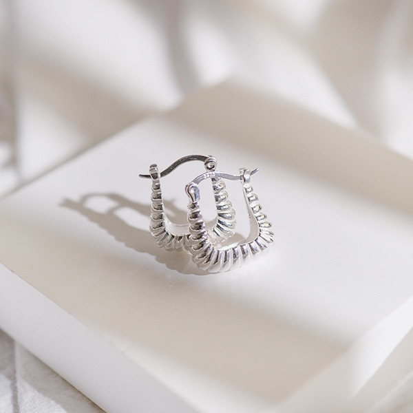 個性！厚磅螺紋綻放 壓扣耳環 