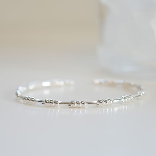 麻繩捲 純銀手鐲 韓系純銀手鍊,S925抗敏手環,簡約手鍊推薦,女生日常百搭手鍊,情侶手鍊純銀,姐妹手鍊禮物,純銀手環,韓系風格,個性手鍊推薦