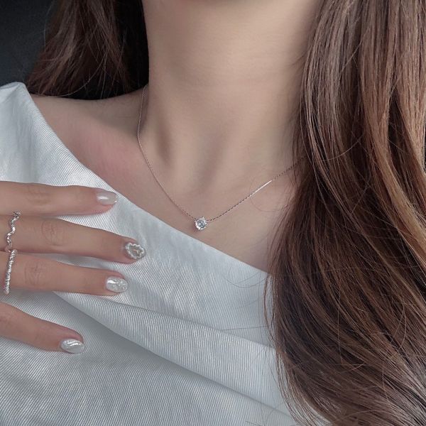 鎖骨間的悸動時刻項鍊 