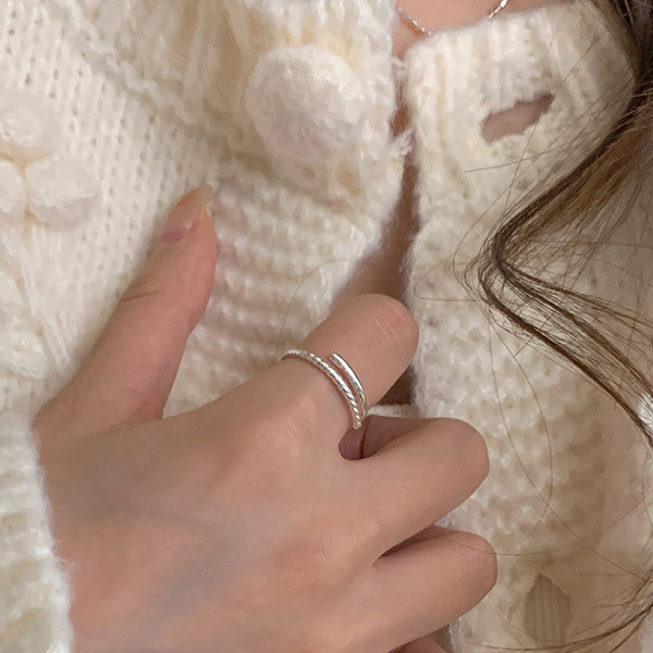本期最推！極細交錯百搭 純銀戒指 