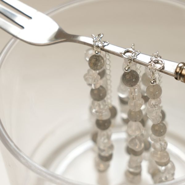 清冷女伶 拉長石白水晶 手串手鍊 韓系純銀手鍊,S925抗敏手環,簡約手鍊推薦,女生日常百搭手鍊,情侶手鍊純銀,姐妹手鍊禮物,純銀手環,韓系風格,個性手鍊推薦