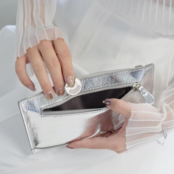 低調高級感 霧面金屬銀真皮長夾 