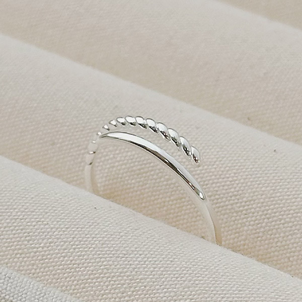 本期最推！極細交錯百搭 純銀戒指 