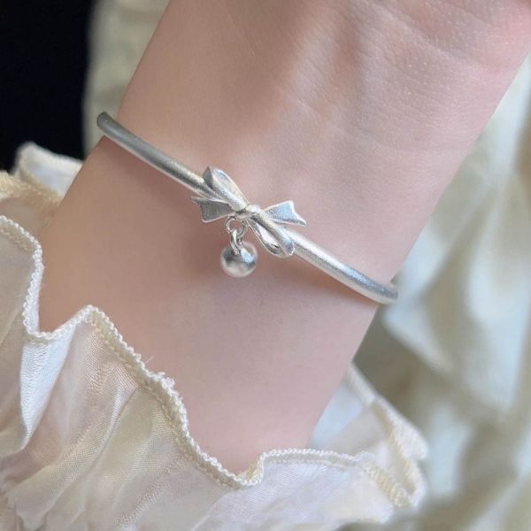 質感霧銀 蝴蝶結鈴鐺設計 