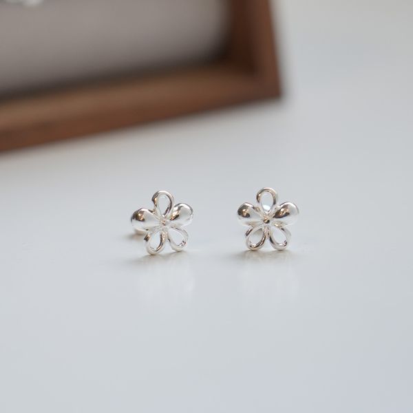 很特別的小花！ 純銀轉珠耳環 韓系純銀耳環,S925抗敏耳釘,女生氣質耳環推薦,小巧純銀耳環,抗敏耳環不過敏,百搭日常耳環,簡約韓系耳飾