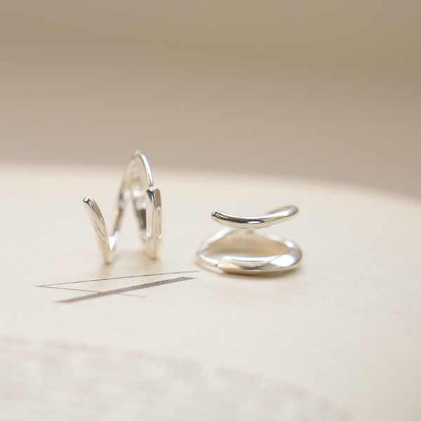 率性線條 純銀易扣耳環 韓系純銀耳環,S925抗敏耳釘,女生氣質耳環推薦,小巧純銀耳環,抗敏耳環不過敏,百搭日常耳環,簡約韓系耳飾