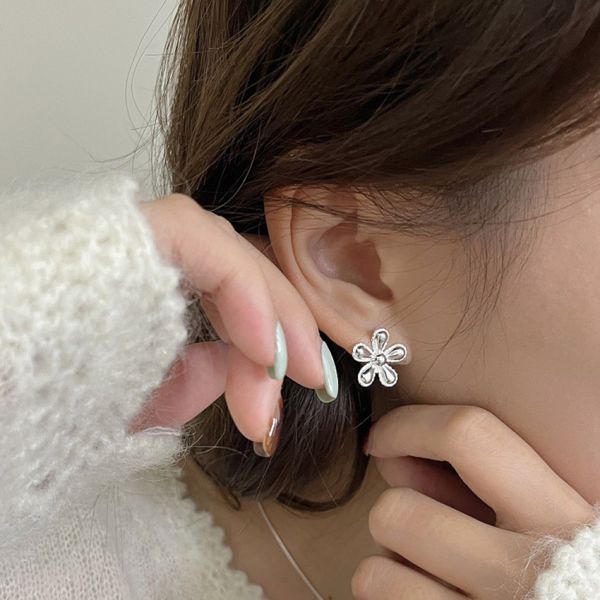 花花滾邊圓珠 易扣耳環 韓系純銀耳環,S925抗敏耳釘,女生氣質耳環推薦,小巧純銀耳環,抗敏耳環不過敏,百搭日常耳環,簡約韓系耳飾