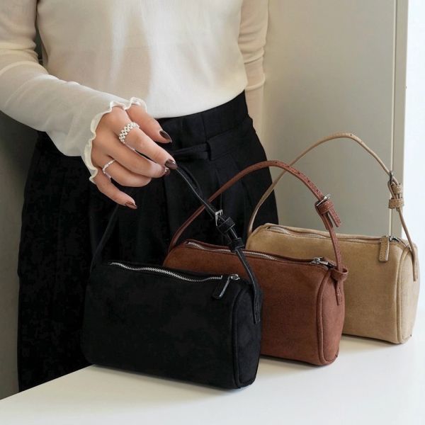 秋冬必備麂皮小包 