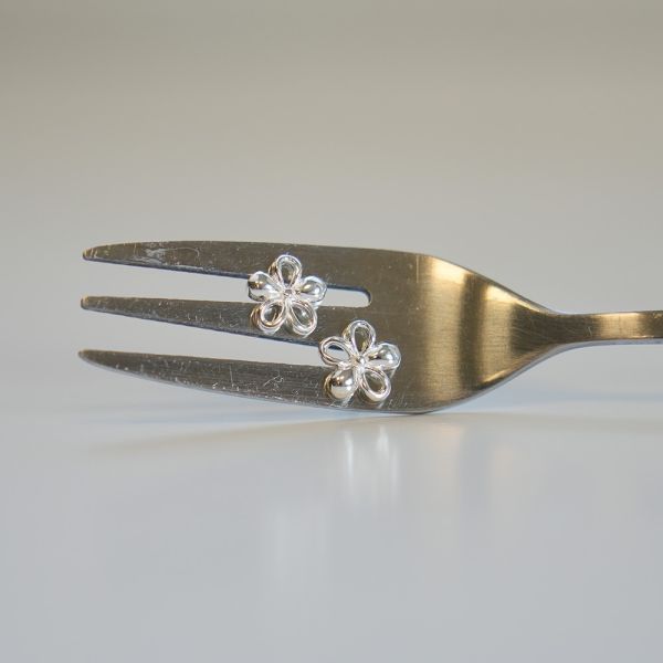 很特別的小花！ 純銀轉珠耳環 韓系純銀耳環,S925抗敏耳釘,女生氣質耳環推薦,小巧純銀耳環,抗敏耳環不過敏,百搭日常耳環,簡約韓系耳飾