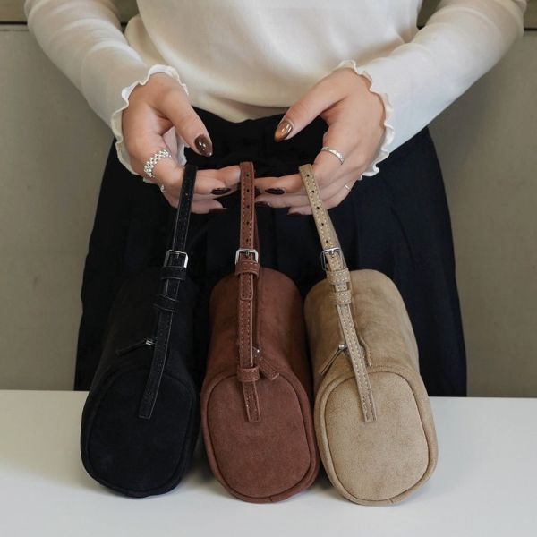 秋冬必備麂皮小包 