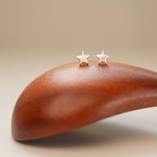 單只售 質感刷線 立體！星星轉珠耳環 短針6mm 韓系純銀耳環,S925抗敏耳釘,女生氣質耳環推薦,小巧純銀耳環,抗敏耳環不過敏,百搭日常耳環,簡約韓系耳飾