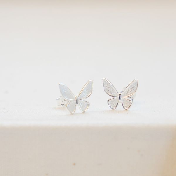 氣質小蝴蝶 純銀耳釘 韓系純銀耳環,S925抗敏耳釘,女生氣質耳環推薦,小巧純銀耳環,抗敏耳環不過敏,百搭日常耳環,簡約韓系耳飾