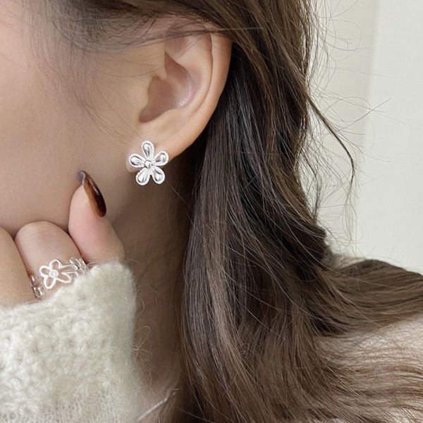 花花滾邊圓珠 易扣耳環 韓系純銀耳環,S925抗敏耳釘,女生氣質耳環推薦,小巧純銀耳環,抗敏耳環不過敏,百搭日常耳環,簡約韓系耳飾