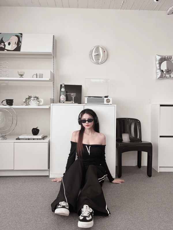 COZY 一字領線條抽繩Bratop 黑 