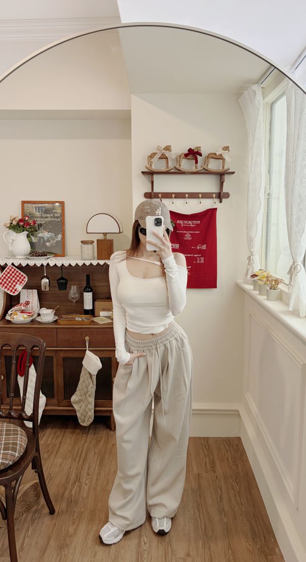 Xmas本期必收斜肩簍空Bratop 白 