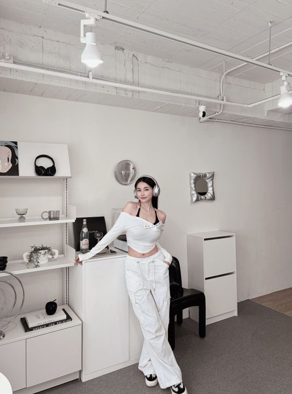 COZY 真兩件繞脖Bratop+排釦圓弧上衣套裝 白 