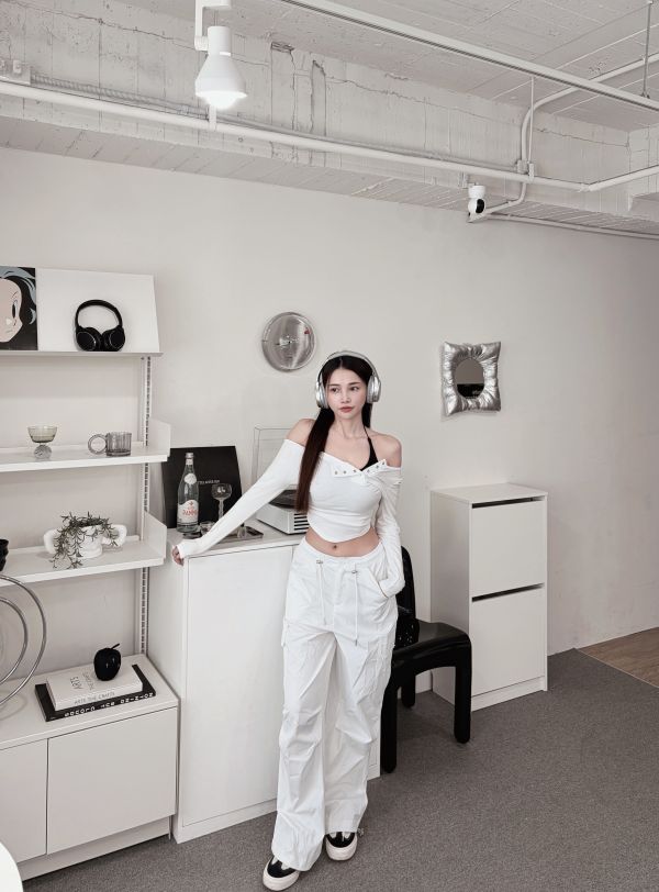 COZY 真兩件繞脖Bratop+排釦圓弧上衣套裝 白 